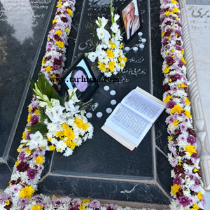Luxury tomb flower arrangement1